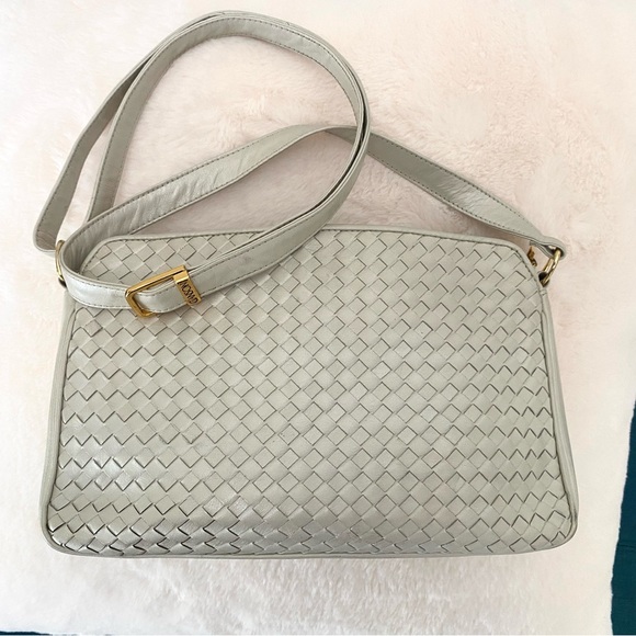 Silver/ Pearl Ganson San Francisco leather bag. Gold accents. - Picture 4 of 10
